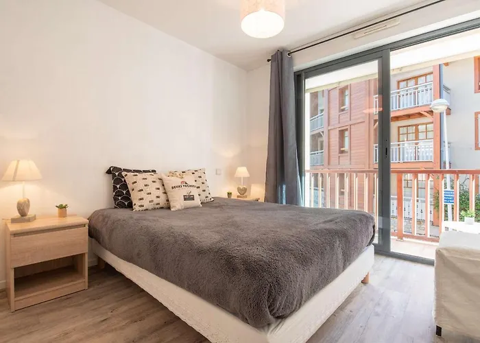 6 Personnes Lary Avec Wifi Et Parking - Fr-1-296-361