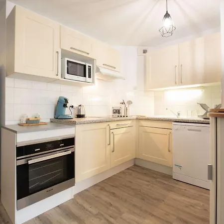 6 Personnes Lary Avec Wifi Et Parking - Fr-1-296-361 Apartamento *