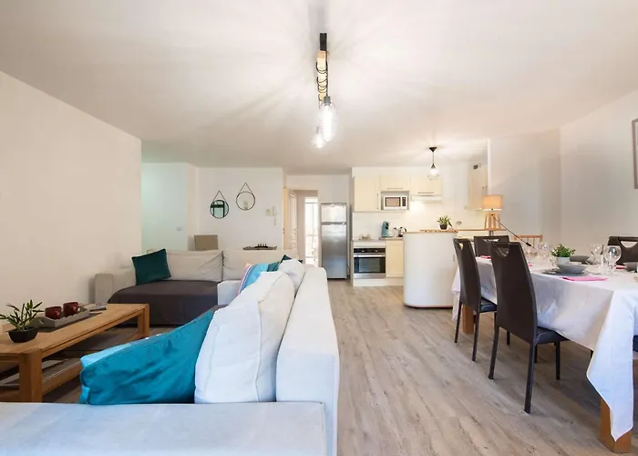 6 Personnes Lary Avec Wifi Et Parking - Fr-1-296-361 Apartamento *